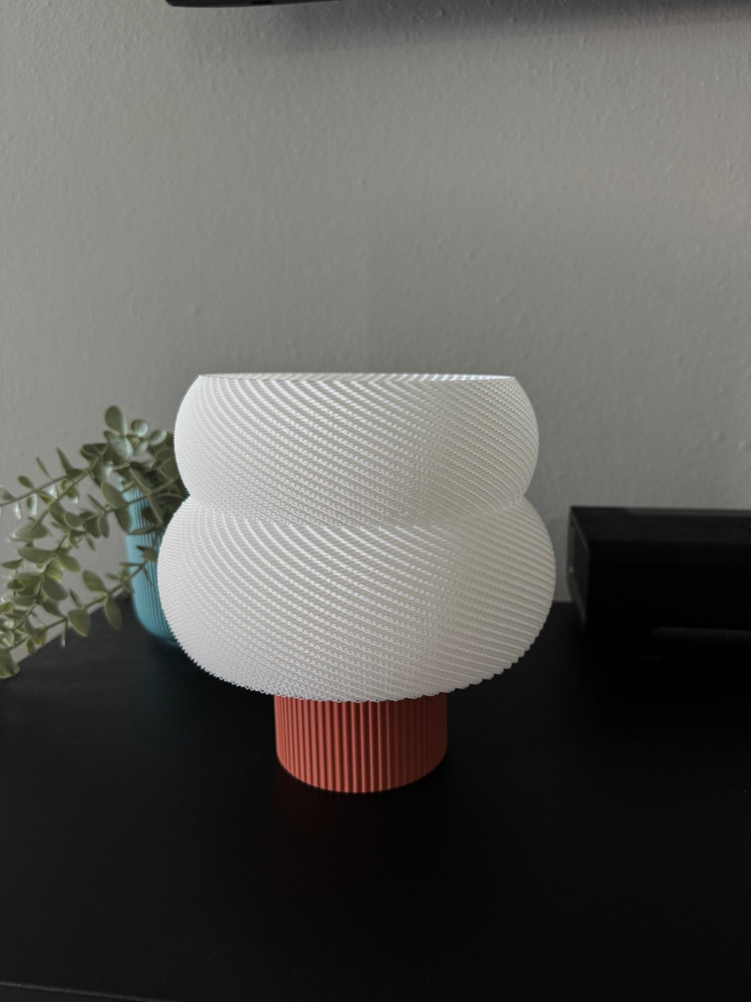 Lámpara decorativa de diseño contemporáneo, fabricada en edición limitada