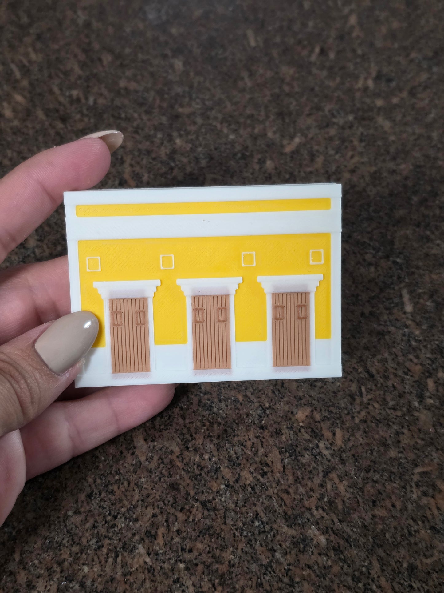 Iman casa amarilla